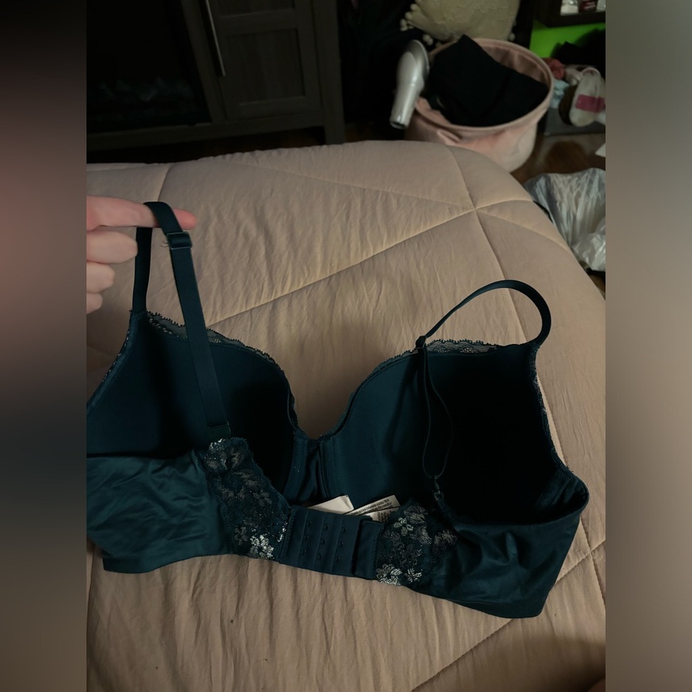 Victoria’s Secret Dark Green Bra (36DD)